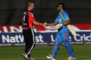 Jonathan Trott shakes hands with Rahul Dravid after he was dismissed in his last ever ODI match (Photo:Getty Images)