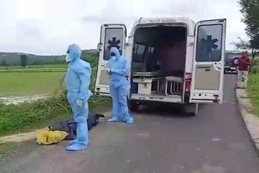 Medical workers with bodies of Covid-19 patients in Karnataka.