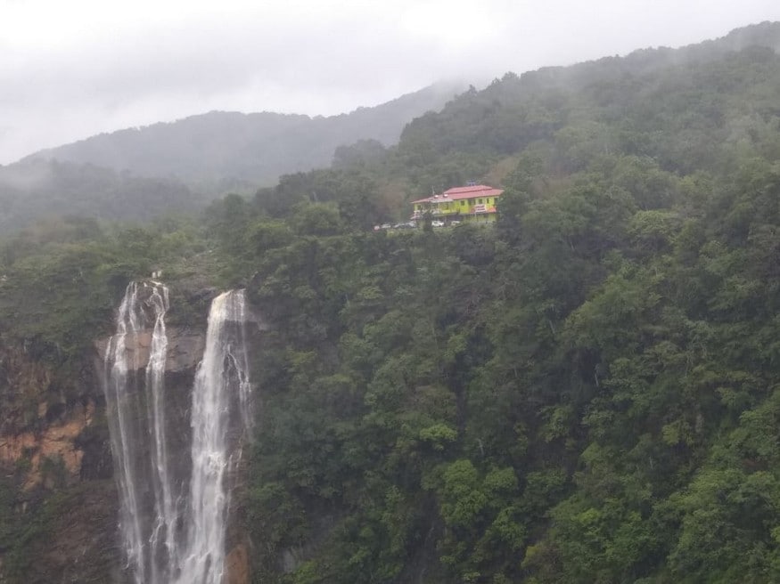 Heavy rainfall in the Sharavathi catchment areas has added to the beauty of the 900 feet high waterfalls. (Image: DP Satish and Ashok Hegde)
