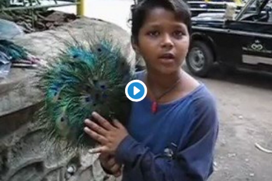This Young Souvenir Seller in Mumbai Who Can Speak 10 Languages is Winning Hearts on Twitter This Young Souvenir Seller in Mumbai Who Can Speak 10 Languages is Winning Hearts on Twitter