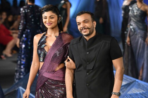 (Photo: Shilpa Shetty Kundra with designer Amit Aggarwal at India Couture Week 2018/ Elevate PR)