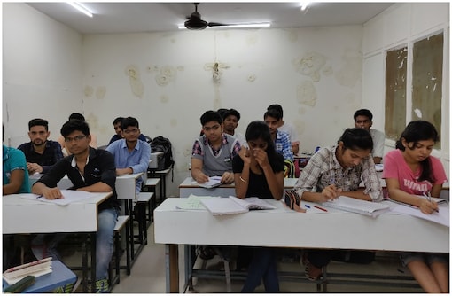 JEE (Main) aspirants at a coaching centre in Kalu Sarai |Source: RakhiBose/News18