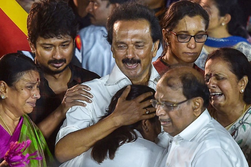Family Bid Tearful Farewell to DMK Patriarch M Karunanidhi - News18