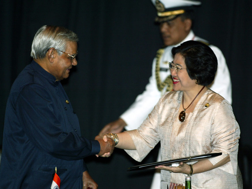 PHOTOS: Atal Bihari Vajpayee With World Famous Personalities - News18