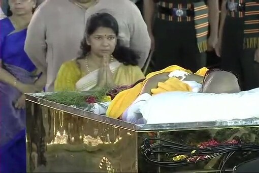 Karunanidhi Burial at Marina LIVE: Dravidian Icon Laid to Rest Next to Anna and Amma, Chennai Bids Teary Farewell