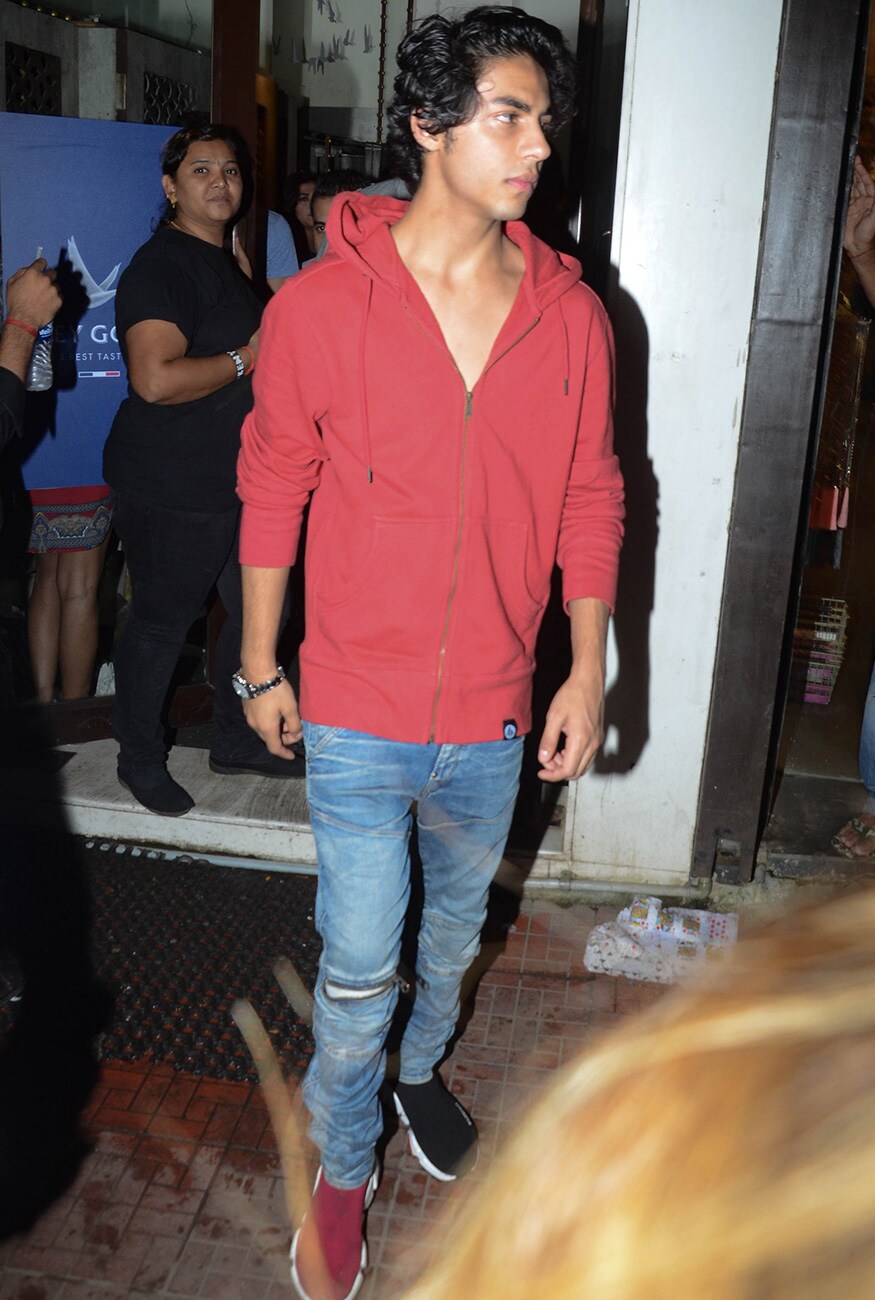Aryan Khan leaves post the 'Friendship Day' party. (Image: Viral Bhayani)