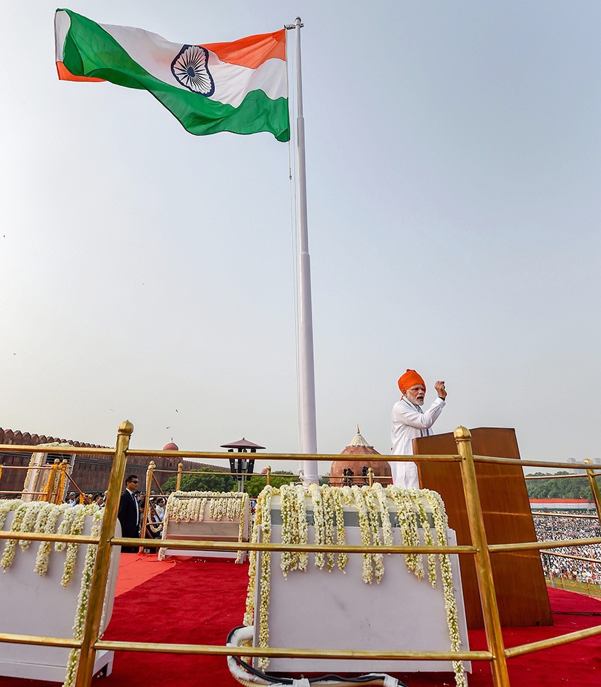 Prime Minister Narendra Modi addresses the nation from the ramparts of the historic Red Fort on the occasion of 72nd Independence Day, in New Delhi. (Image: PTI)