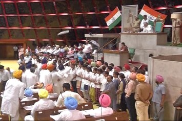 Congress Akali Dal Butt Heads In Punjab Assembly Over 2015 Sacrilege Case