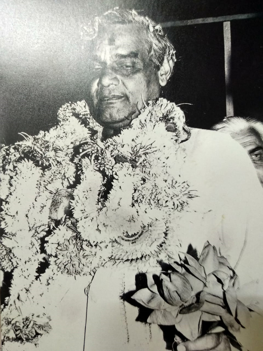  Atal Bihari Vajpayee receiving a hero's welcome after BJP's win. (Image: Special Arrangement)