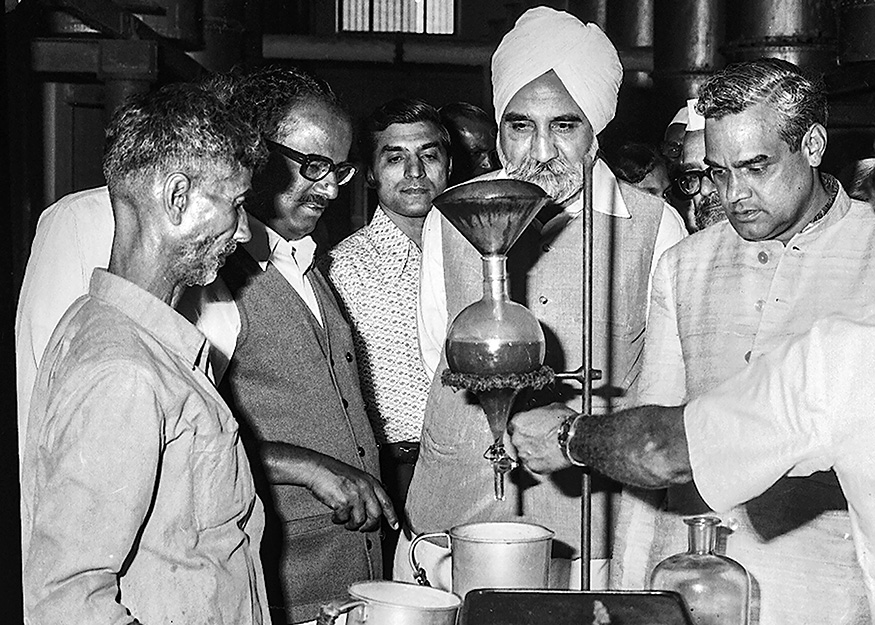  A rare picture of Atal Bihari Vajpayee while visiting the Mysuru Palace as a parliamentarian. (Image: PTI)