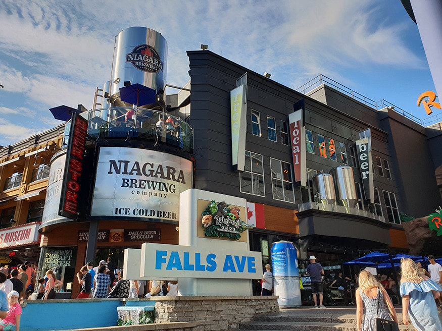 Once can see a lot of interesting eating joints and shopping places in and around the falls. (Image: News18/Varun Sharma)