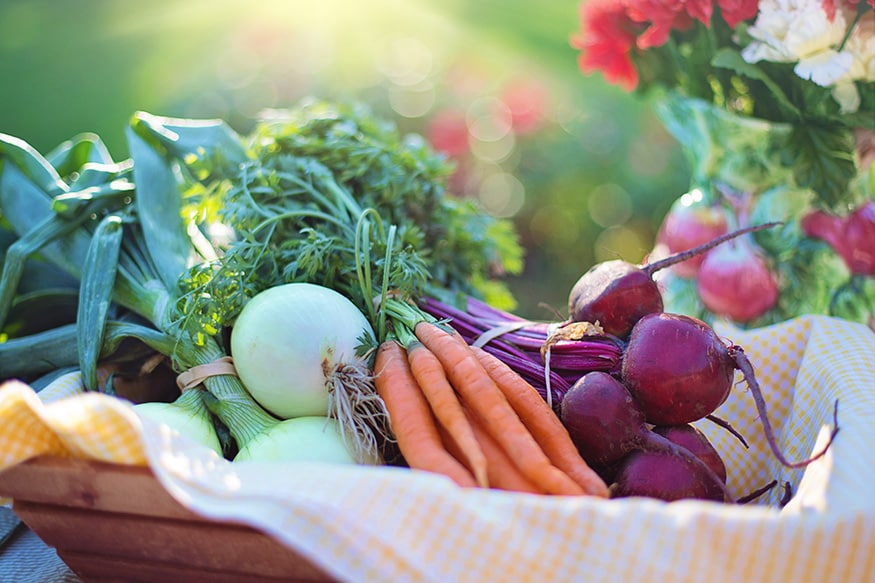 Cruciferous Veggies: These are a vital source of fibre, phytochemicals and vitamins, which not only help in making our body function better but also save us from certain types of cancer. Broccoli, radish, turnips, kale, cauliflower, wasabi, mustard greens are important cruciferous vegetables.