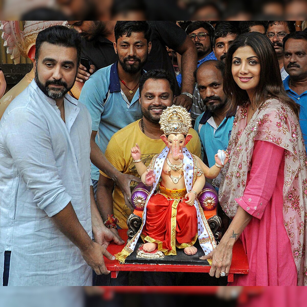 Bollywood Celebrities Bring Lord Ganesha Home; See Pics