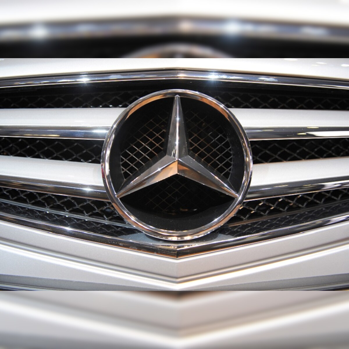 Mercedes Benz Apologies After China Consumer Complaint Goes Viral Watch Video