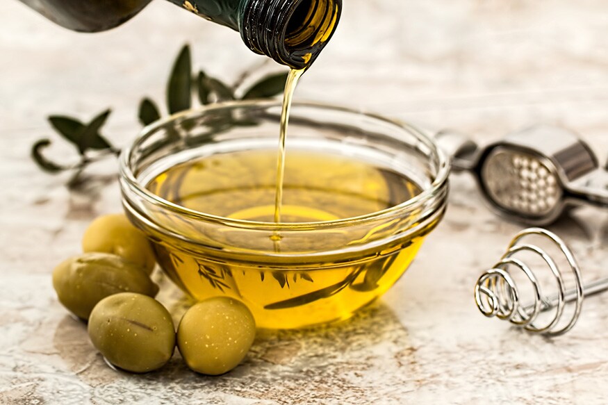 Olive Oil: Olive oil is known to be one of the healthiest oils to cook your food as it is enriched with vitamin A, monounsaturated fatty acids and polyphenols. Olive oil reduces the risk of heart diseases to a great extent. The next time you plan to cook, you know which oil to use!