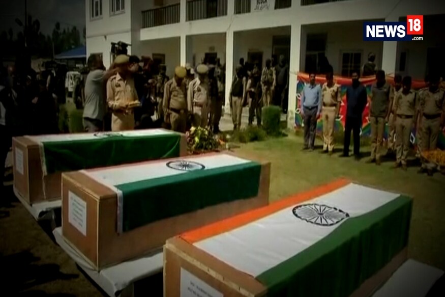 3 Policemen Abducted and Killed in Kashmir After Hizbul's 'Quit or Die' Threat