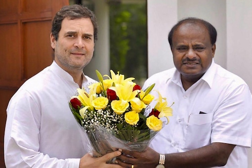 File photo of Congress president Rahul Gandhi with JD(S) leader and Karnataka CM HD Kumaraswamy.