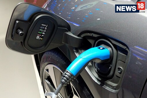 India has an ecosystem that can be a strong launchpad to transition to EVs and be a leader. (Image: News18.com)