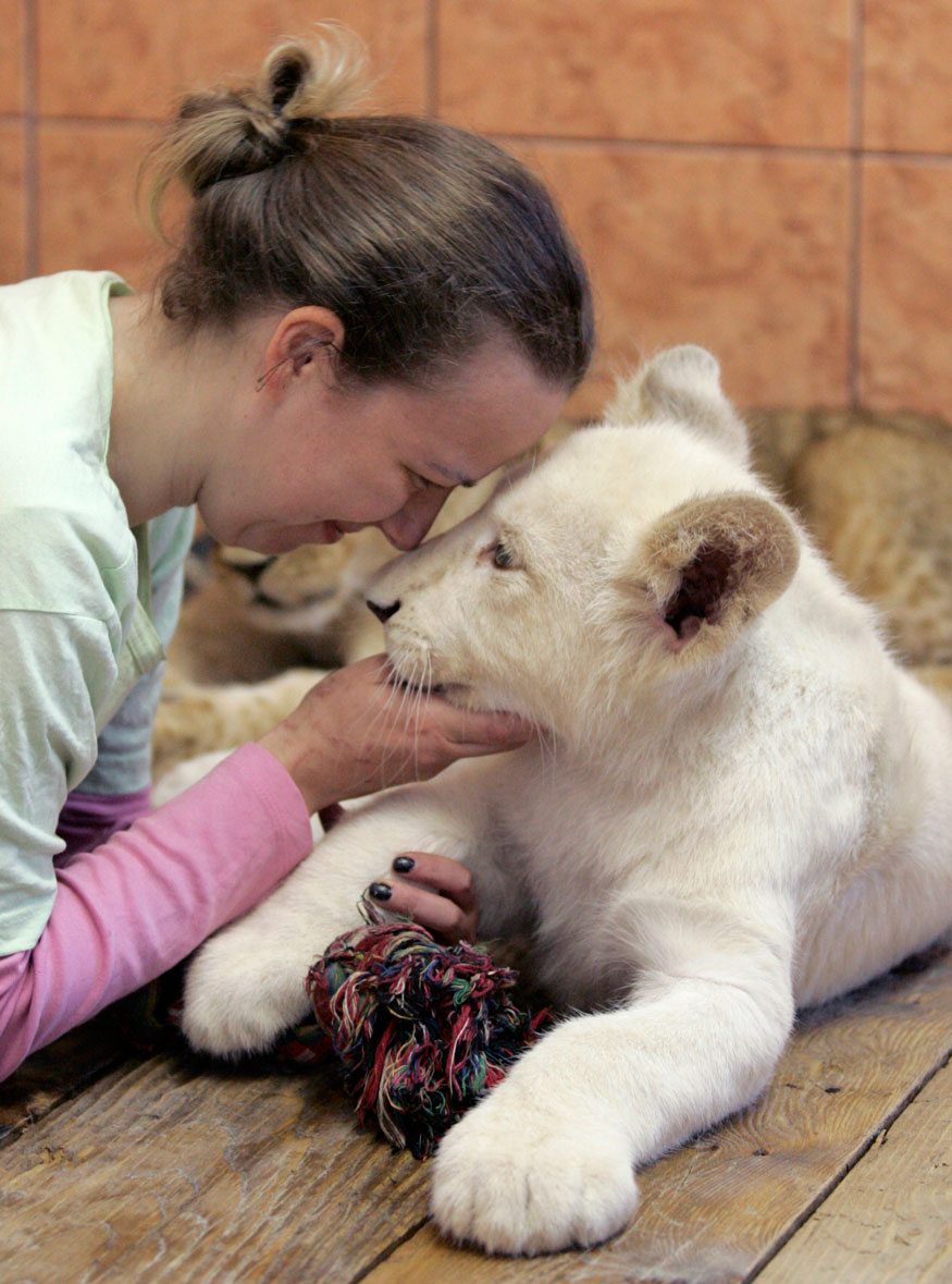 Incredible Friendship Between Humans & Animals - In Pics Incredible Friendship Between Humans & Animals - In Pics
