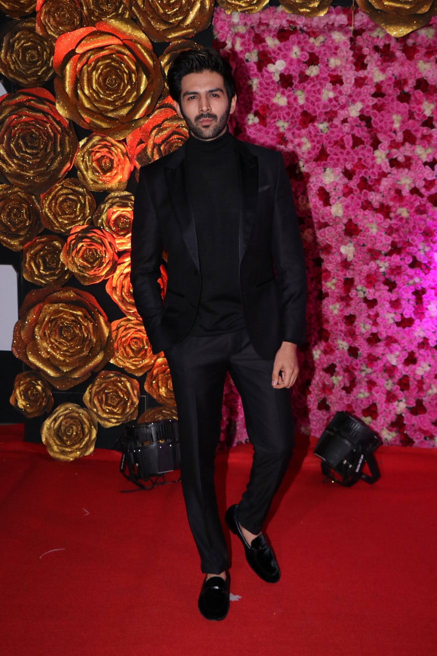 Kartik Aaryan walks the red carpet at the Lux Golden Rose Awards 2018 in Mumbai. (Image: Viral Bhayani)