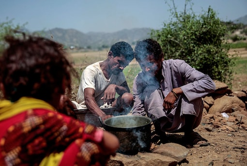 For representation: A man cooks Halas for his children, a climbing vine of green leaves, in Aslam, Hajjah, Yemen. Years of conflict has pushed the 29 million Yemenis to the brink of famine. (Image: AP file photo)