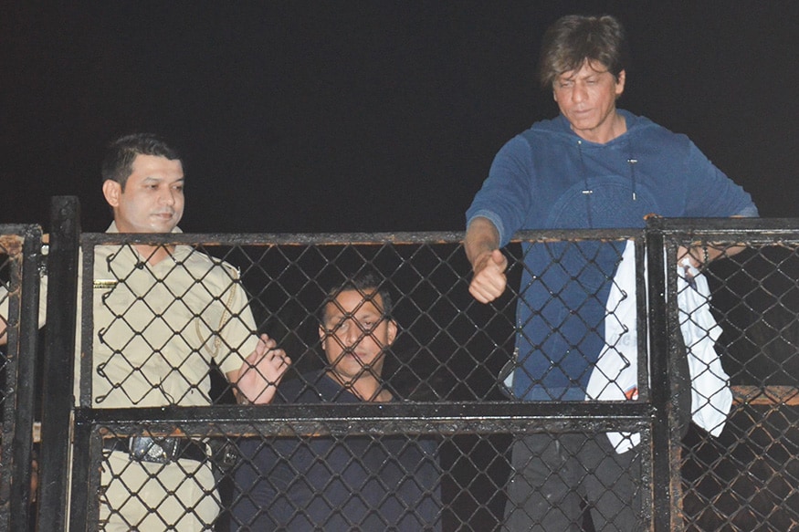PICS: Shah Rukh Khan Greets Sea of Fans on His 53rd Birthday - News18