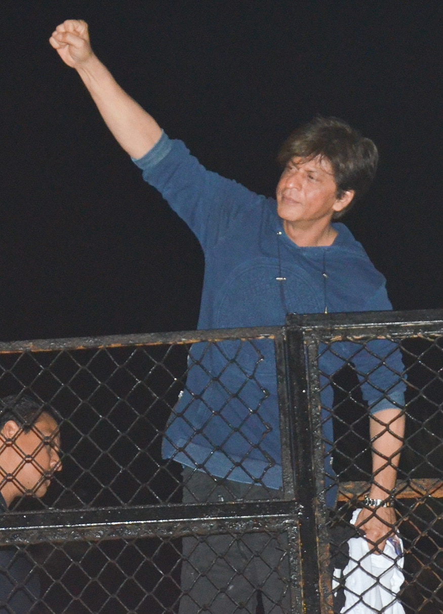 PICS: Shah Rukh Khan Greets Sea of Fans on His 53rd Birthday - News18