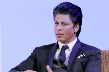 Bollywood Badshah Shah Rukh Khan THANKED his fans with joining his