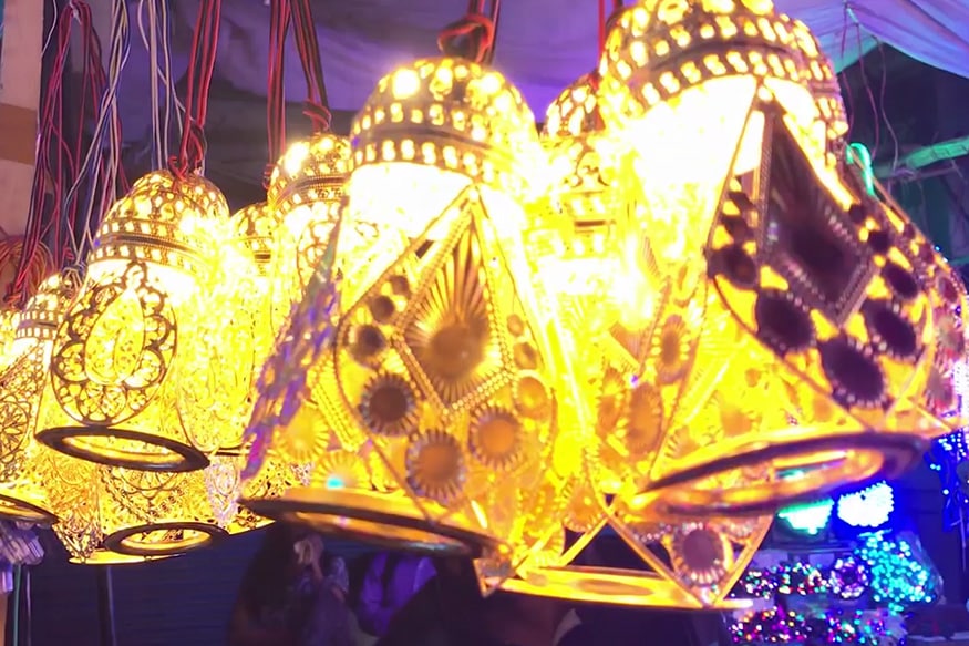 Blinding and Flickering : Diwali Lights At Bhagirath Palace