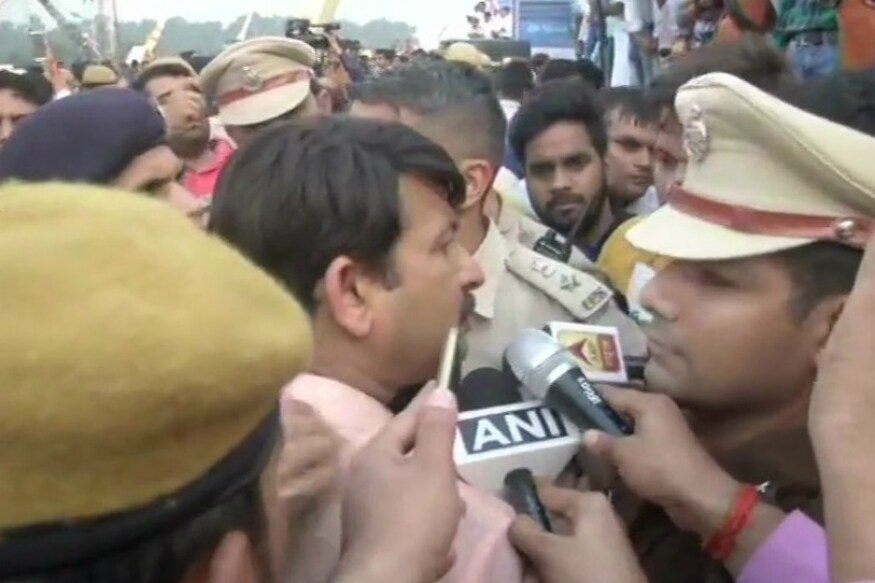 Delhi's Signature Bridge Inauguration Marred by Scuffle Between BJP's Manoj Tiwari, AAP Supporters