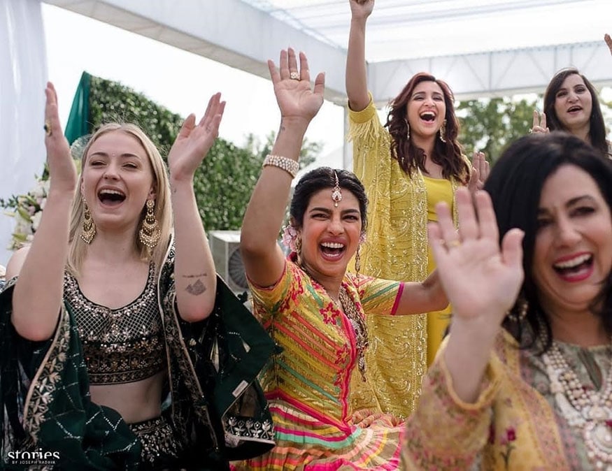 Priyanka Chopra with her friends and family at her mehendi ceremony. (Image: Instagram)