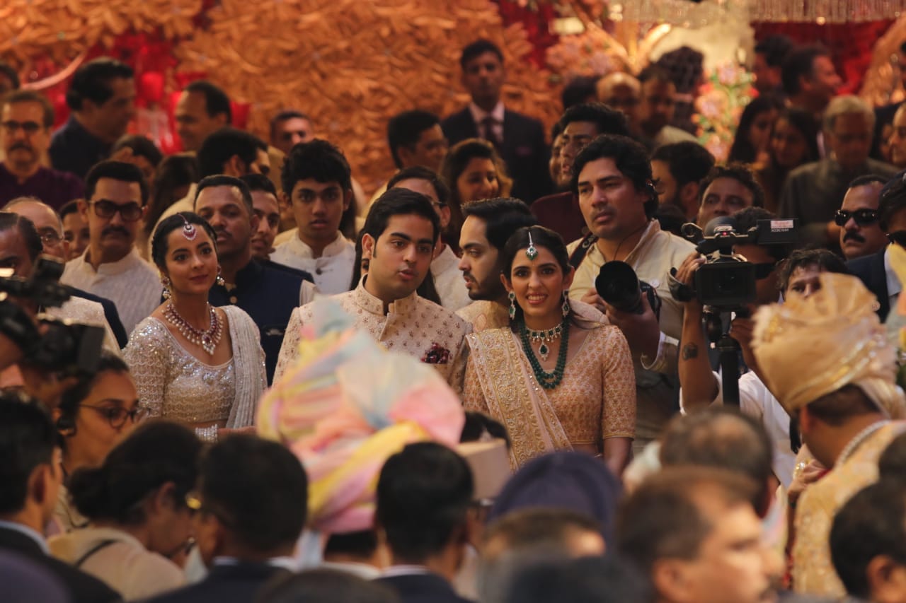 Isha AmbaniAnand Piramal Wedding Bollywood Stars Arrive in Style, See