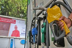 India's Petrol, Diesel Demand Falls Due to High Prices and Lockdown