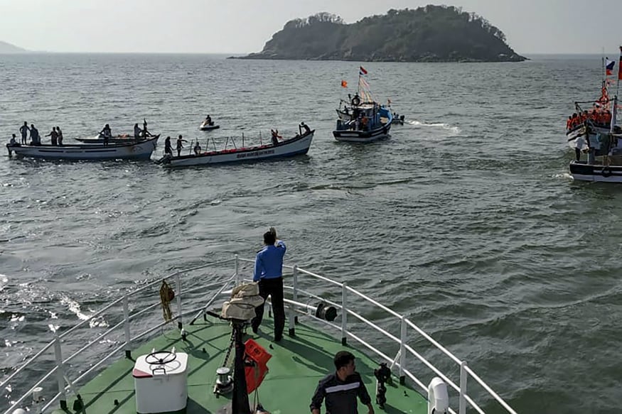 Boat With 26 Passengers Capsizes in Karnataka, 8 Dead; Navy's Chetak Helicopters Join Rescue Ops