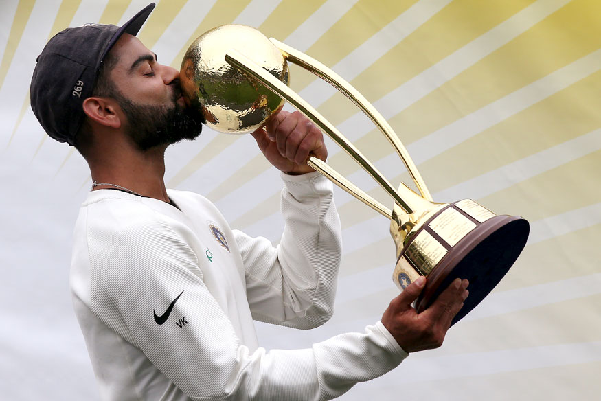 Virat Kohli with the Border-Gabaskar Trophy 