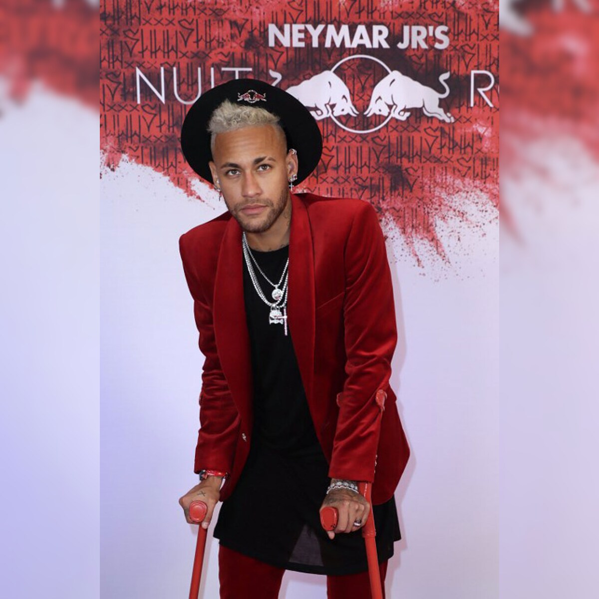 Photos Injured Neymar Celebrates 27th Birthday In Style