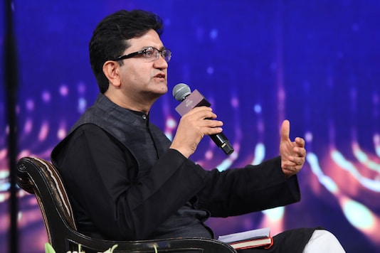 Happy Birthday Prasoon Joshi 5 Soul Touching Song Lyrics By Him