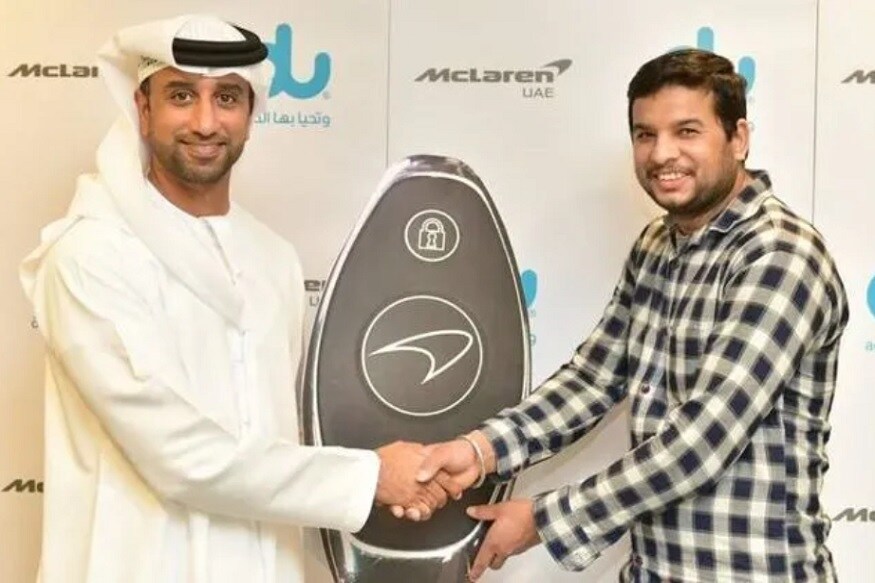Balvir Singh receiving McLaren keys from du.