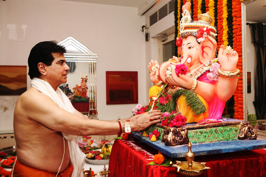 Bollywood's Jumping Jack Jeetendra 10 Candid Photos You Must See News18