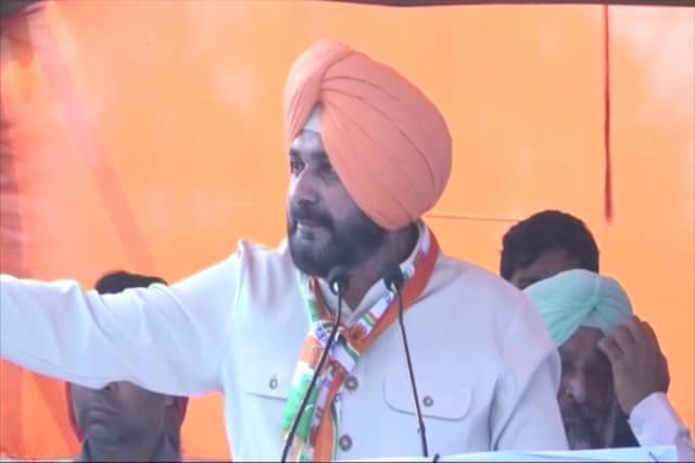 Congress leader Navjot Singh Sidhu speaking at an election rally.