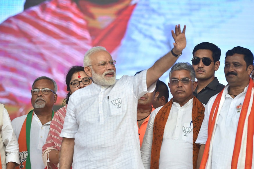 Modi Addressing Rally PHOTOS| PM Narendra Modi Addresses Mega Rally in Kolkata - News18
