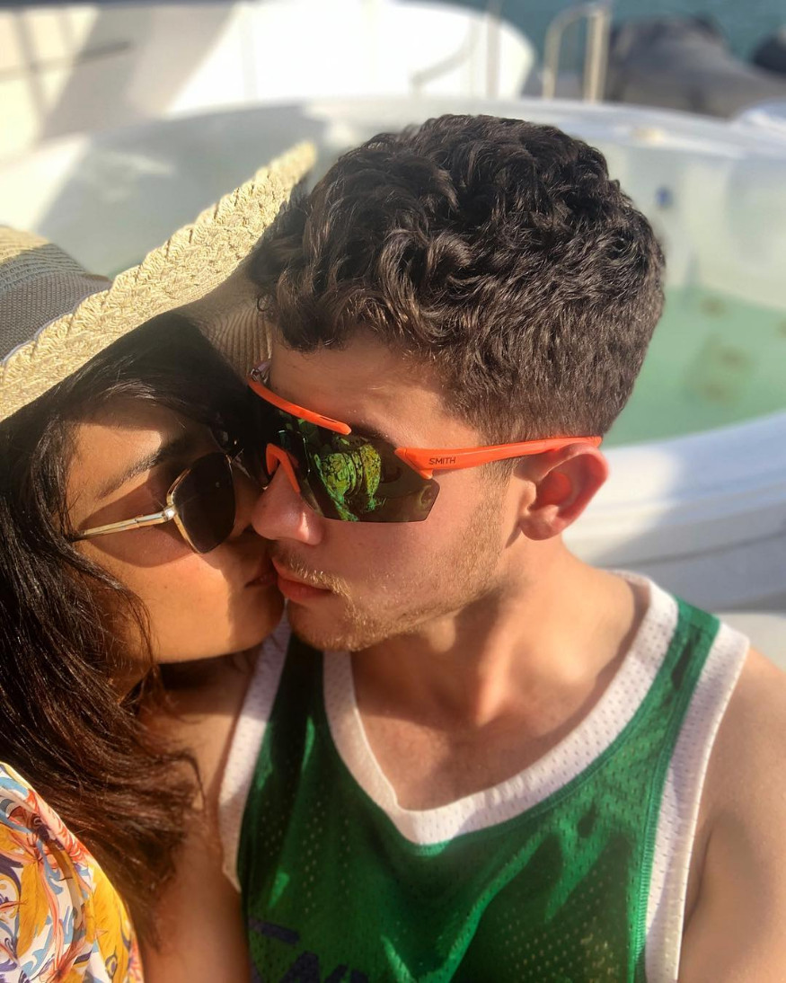  Priyanka Chopra and Nick Jonas share a passionate kiss. (Image: Instagram)