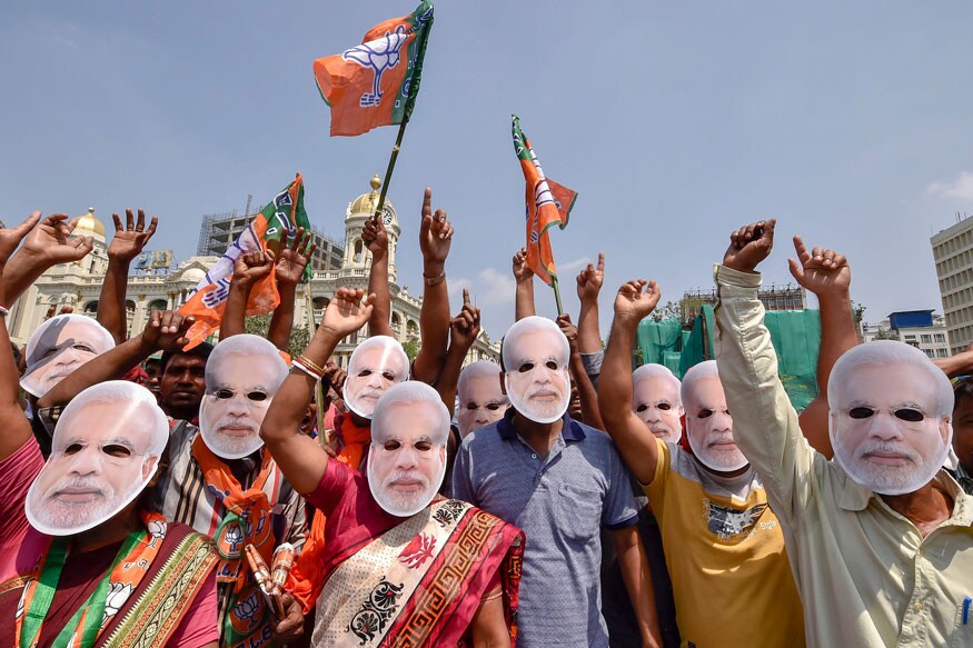 PHOTOS| PM Narendra Modi Addresses Mega Rally in Kolkata - News18