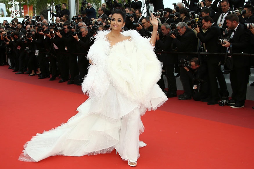 Aishwarya Rai Bachchan S Enchanting Looks From Cannes Red Carpet News
