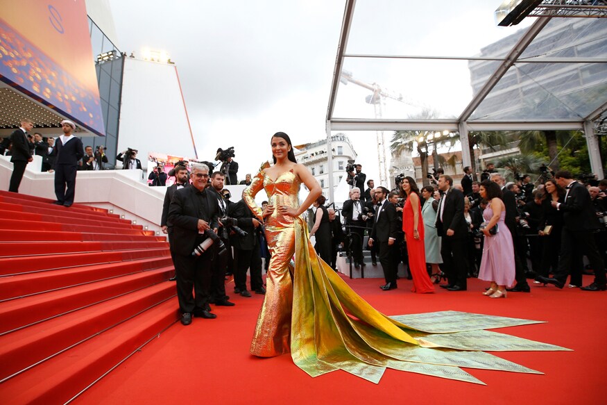 Aishwarya Rai Bachchan S Enchanting Looks From Cannes Red Carpet News