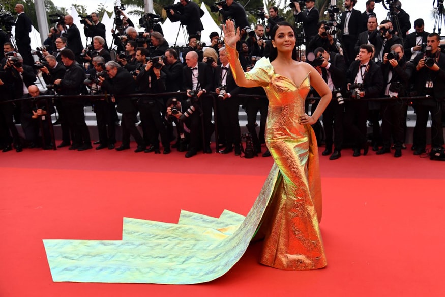 Aishwarya Rai Bachchan S Enchanting Looks From Cannes Red Carpet News