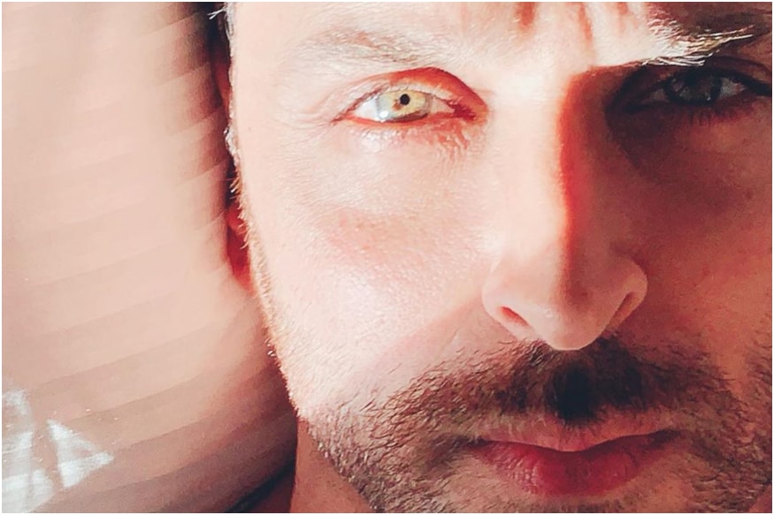 Those Eyes: Karan Johar Can't Stop Gushing Over Hrithik Roshan's New Selfie