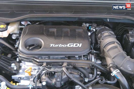 Hyundai Venue Compact SUV First Drive Review ??? Small Wonder