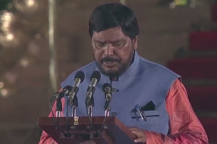 Union Minister Athawale Uses Humour to Take Dig at Rahul Gandhi Union Minister Athawale Uses Humour to Take Dig at Rahul Gandhi