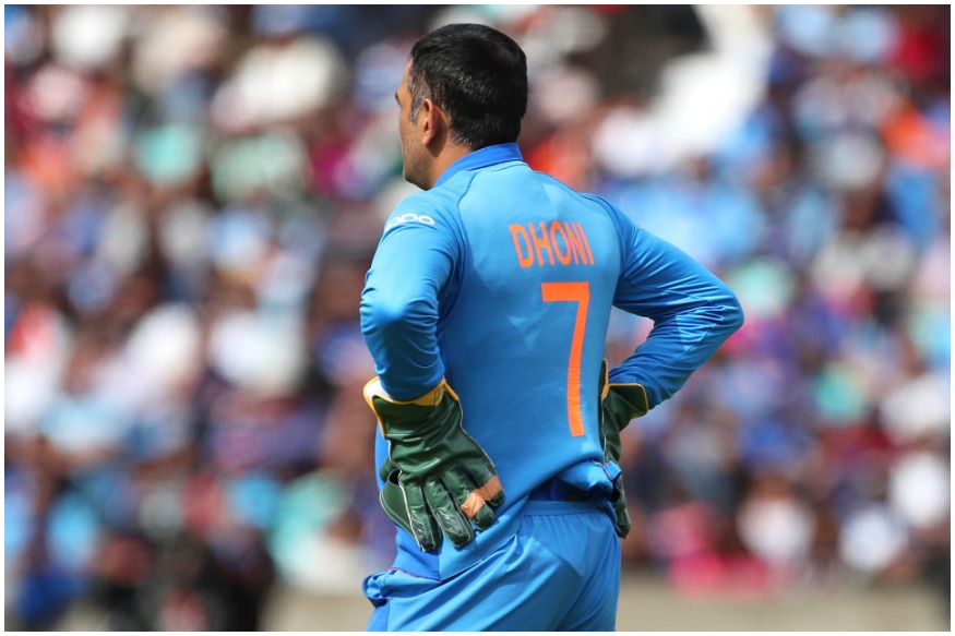 MS Dhoni Abides by ICC's Regulation, Removes 'Balidaan Badge' From